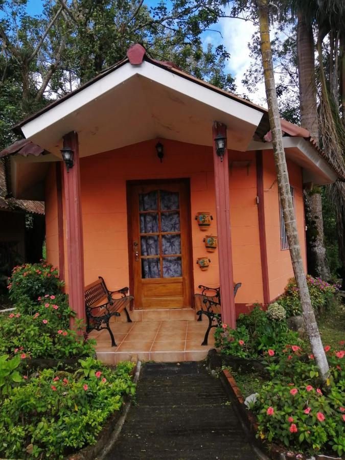 Cabanas Mountain River Lake Inn Nueva California Buitenkant foto