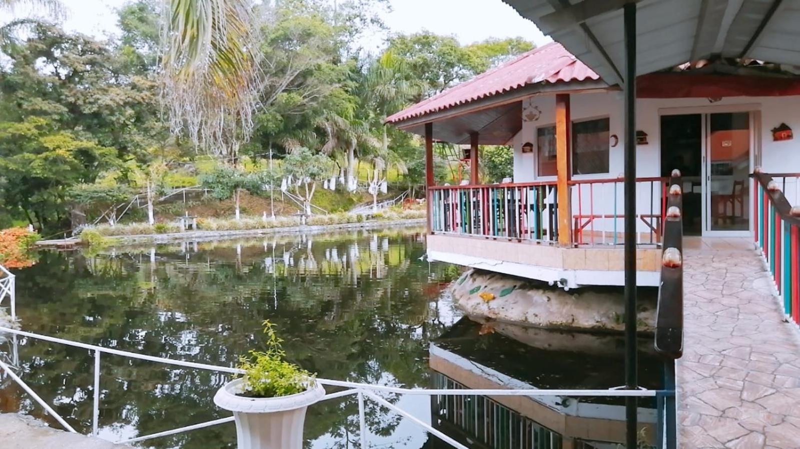 Cabanas Mountain River Lake Inn Nueva California Buitenkant foto